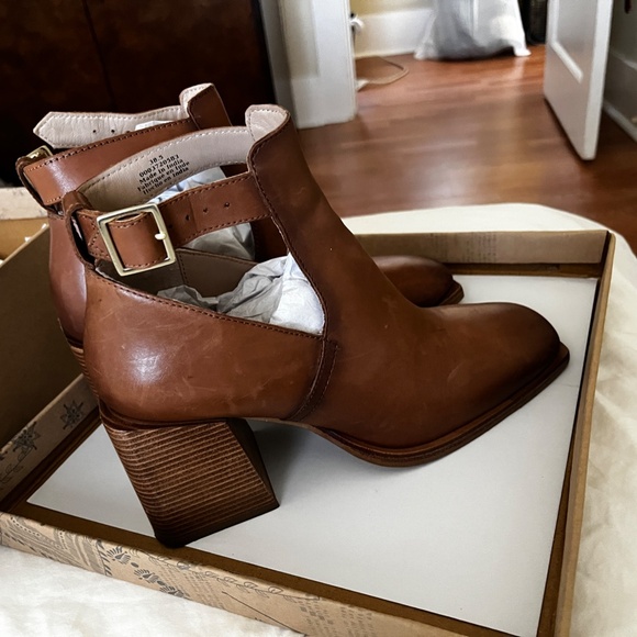 Brady Buckle Showboat in Cognac - Picture 4 of 7